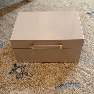 Elegant jewelry Box like new